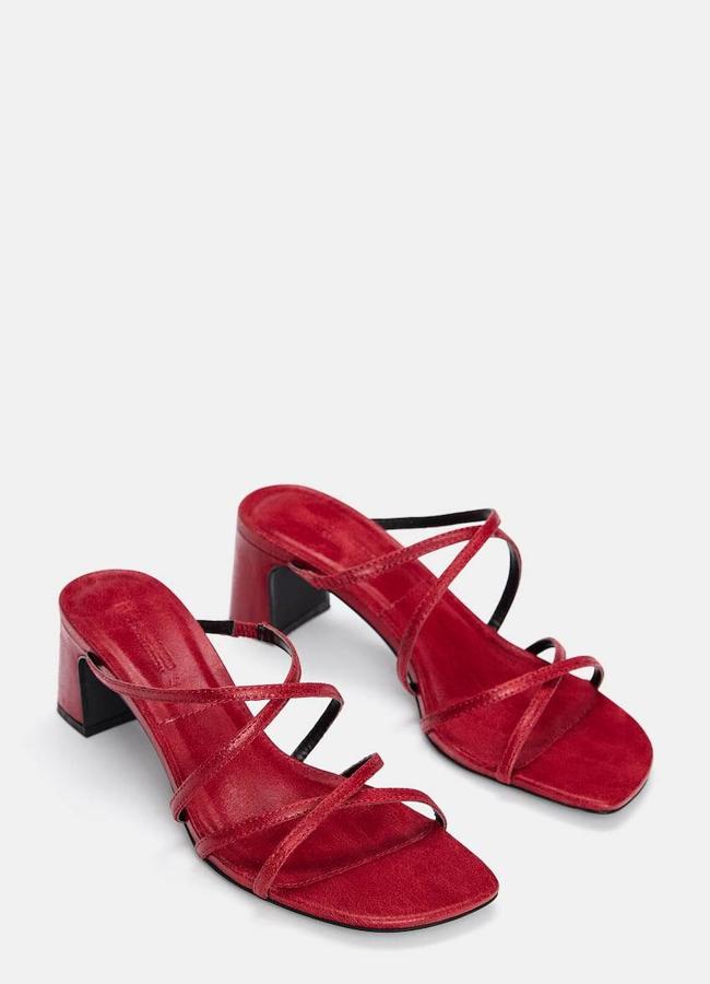 Sandalias de tacón bajo con tiras color rojo