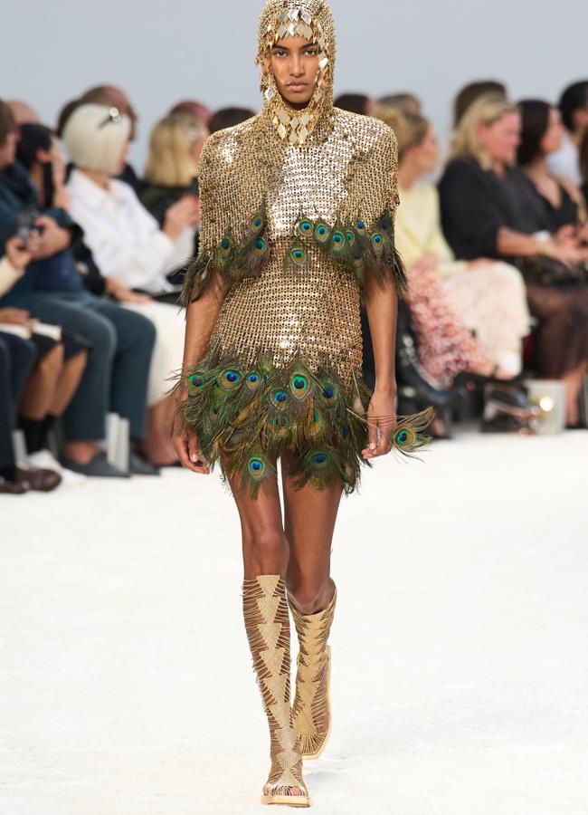 Desfile Rabanne SS24. Foto: Launchmetrics Spotlight.