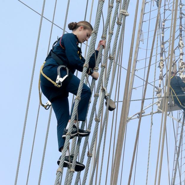 Los arriesgados ejercicios de la princesa Leonor en el Juan Sebastián Elcano: así ha sido su primera jornada a bordo
