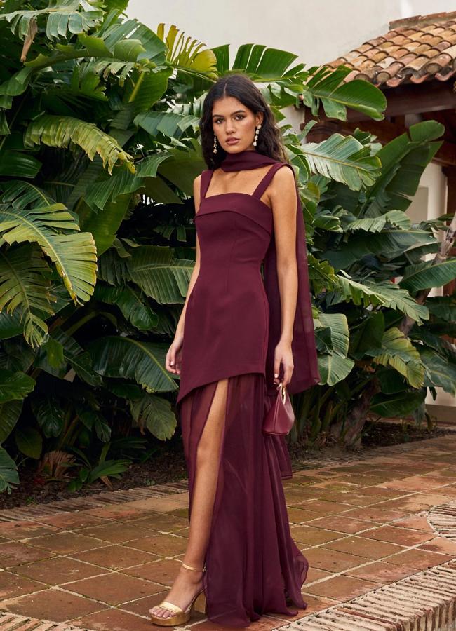 Vestido burdeos de Miphai, 179,99 euros.