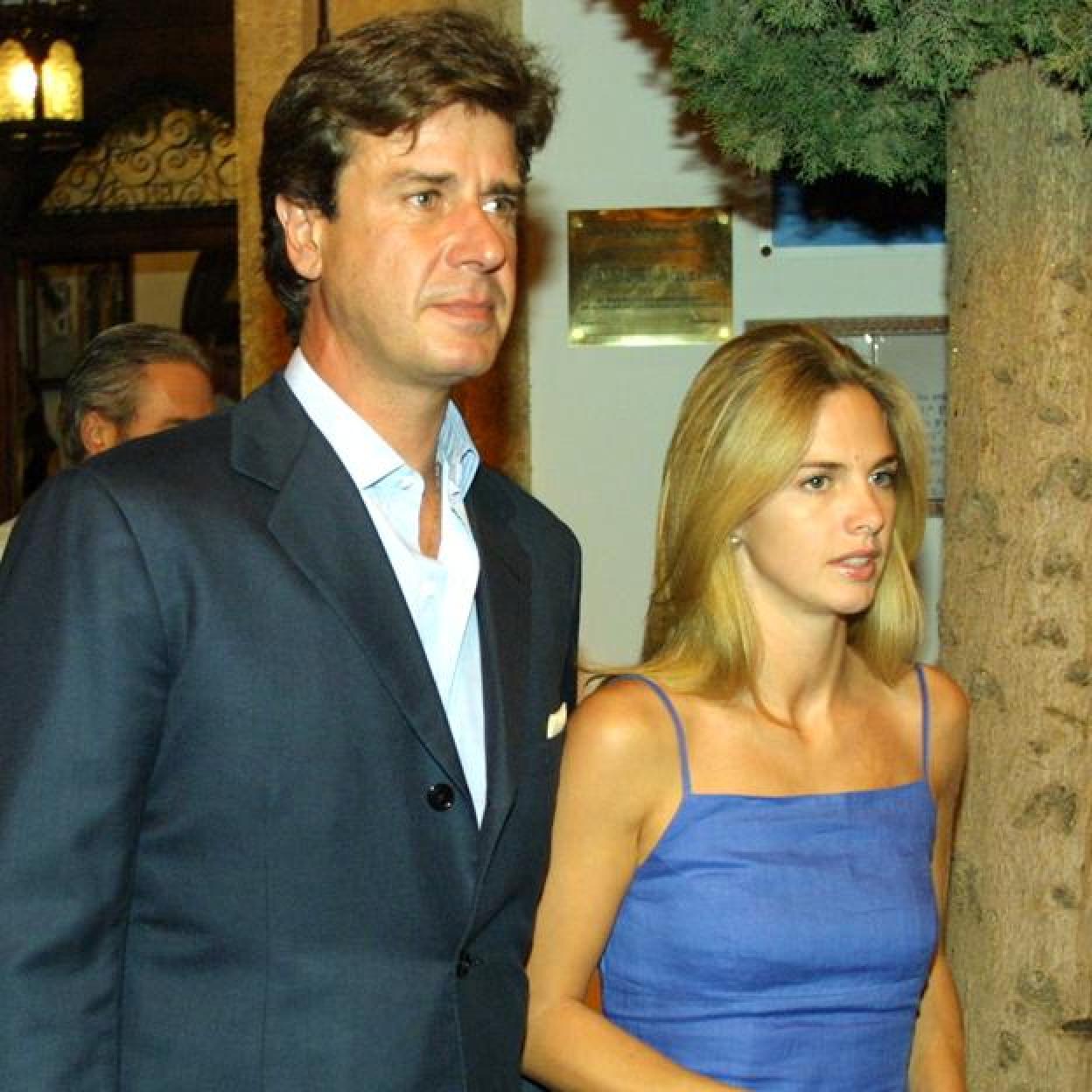 Cayetano Martínez de Irujo y Genoveva Casanova, en una imagen de 2003. /GTRES
