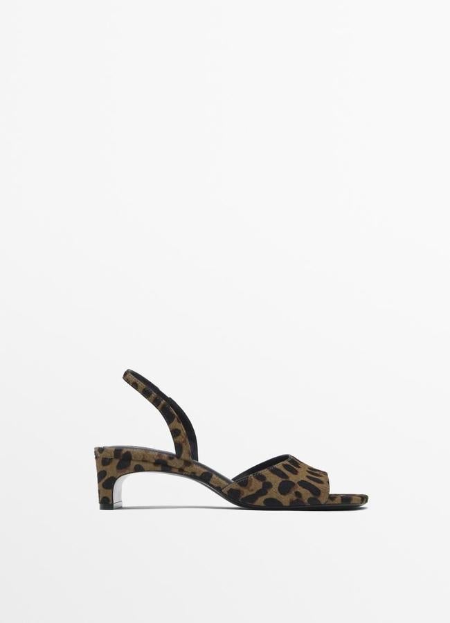 Sandalia de tacón bajo animal print